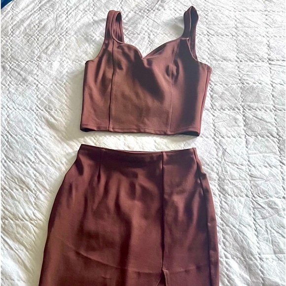 Two piece set - Picture 1 of 3